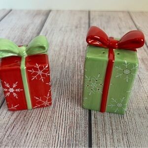 Department 56 Salt & Pepper Shakers Presents